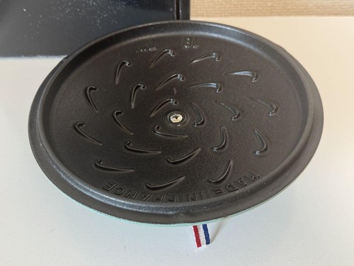 Staub Wa-Nabe 18cm Sage Green Cast Iron Enamel Pot Used Beautiful Condition - Picture 13 of 20