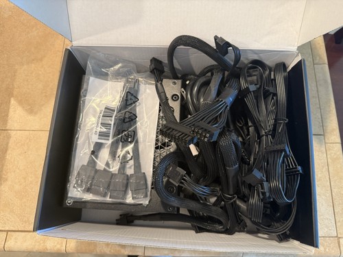 Corsair RM1000i 1000-Watt High Performance Fully Modular Power Supply RPS0010 - Picture 4 of 4