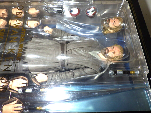 Bandai S.H.Figuarts Obi-Wan Kenobi 1:12 Figure with Cloak & Droid – Star Wars JP - Picture 11 of 24