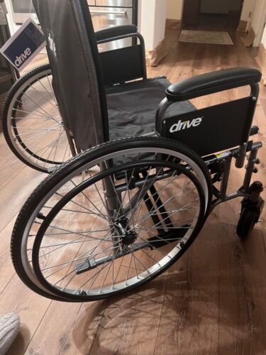 Drive Medical STD26ECDDA Bariatric Sentra EC HD Extra-Extra-Wide Wheelchair - Picture 3 of 5
