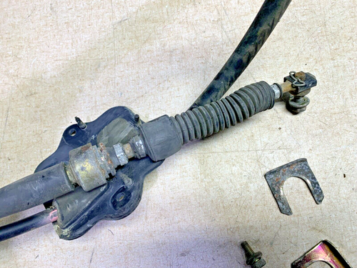 93 94 95 96 97 Toyota Corolla 1.6 AUTOMATIC SHFTER CABLE WITH CLIPS & BRACKETS - Picture 2 of 3