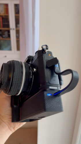 Nikon Zf Grip for Neewer V2 L brackets with Powerbank - Film 1 z 1