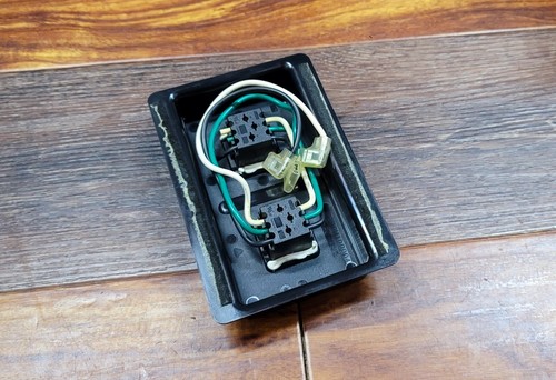 DEWALT AC OUTLET ASSEMBLY FOR DCR025 20V BT Jobsite Radio Charger DWB-5140193-60 - Picture 4 of 4