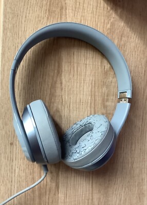 【ほぼ新品】beats solo2 wireless〈silver〉 Beats Solo2 Luxe Edition On Ear Headphones Silver MLA42AM/A