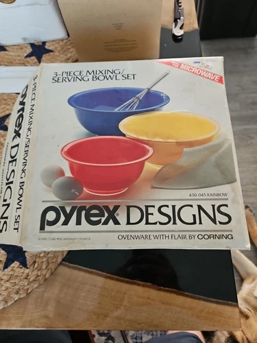 PYREX Designs 3 Piece 430-045 Rainbow Mixing Serving Bowl Set 1986