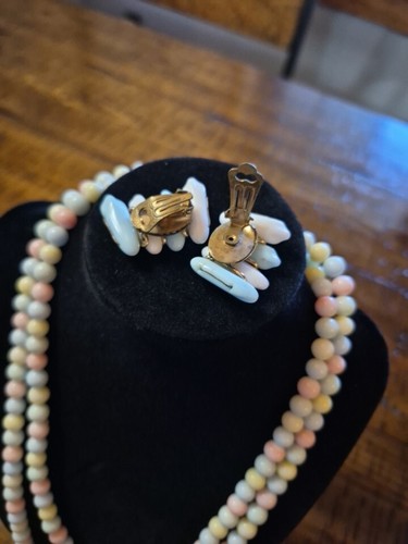 Vintage Pastels Glass Beads Rope Necklace & Thorn Milk Glass Clip-on Earrings - Picture 10 of 19