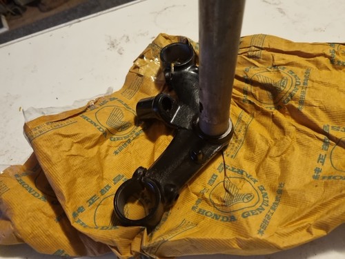 Honda CD 125 CD 175 Steering Stem Genuine NOS New  - Picture 3 of 16