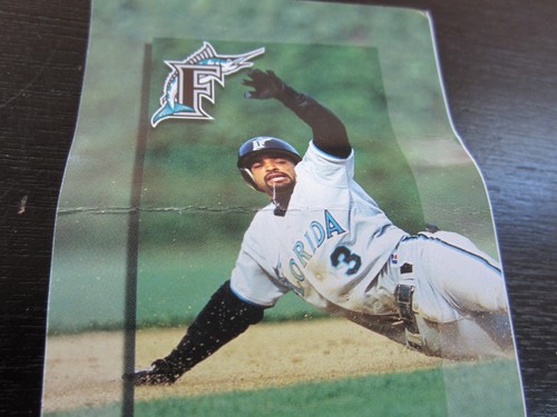 1996 Florida Marlins Stadium Giveway Pin # 2 Quilvio Veras - Picture 2 of 3