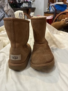 UGG Australia Classic Short Chestnut Sheepskin Boots Youth Size 1 Warm Cozy