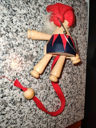 Adorno de madera para gnomo Jumping Jack X146B. Torsten Klintas. Suecia. Pintado a mano. - Imagen 6 de 14