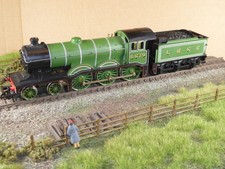 Hornby 00 Gauge LNER  Class B12 4-6-0 Steam Loco/Tender no 8579 in LNER Green-NR