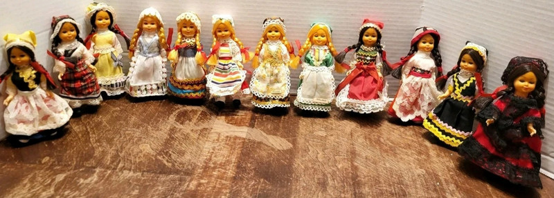 Dolls of All Nations w/Sleepy Eyes made in Hong Kong Collection of 12 Dolls
