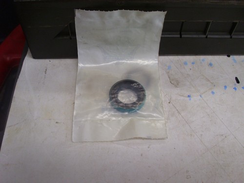 NOS OEM HARLEY-DAVIDSON DYNA FLT FXR, Starter Shaft OIL SEAL, P/N 12053A!# - Foto 2 di 11