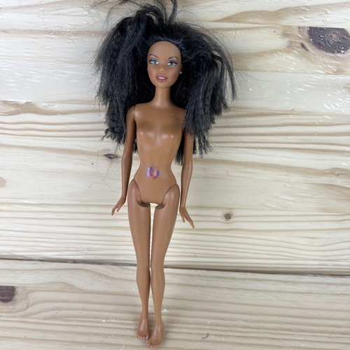 Mattel Barbie Muñecas Afroamericanas Negras Lote de 2 - 1 Desnudo 1 Vestido Pelo Oscuro - Imagen 2 de 14