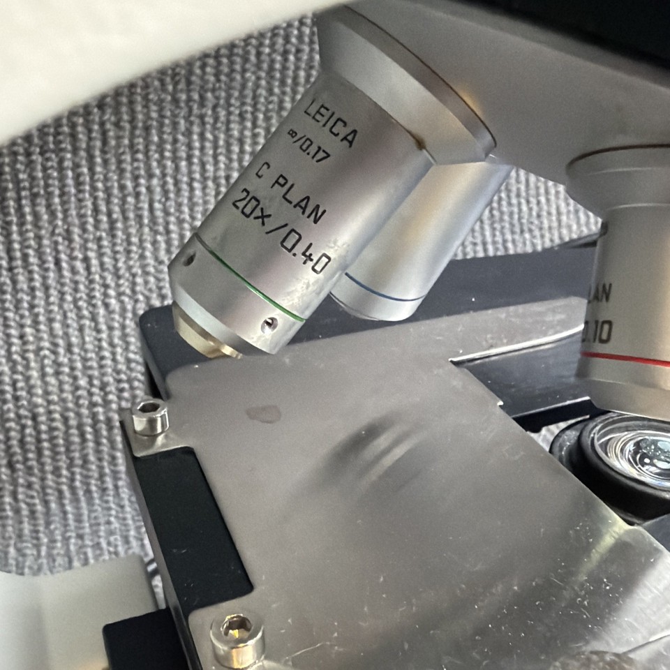 Leica DM750 Microscope W/ Objectives | eBay