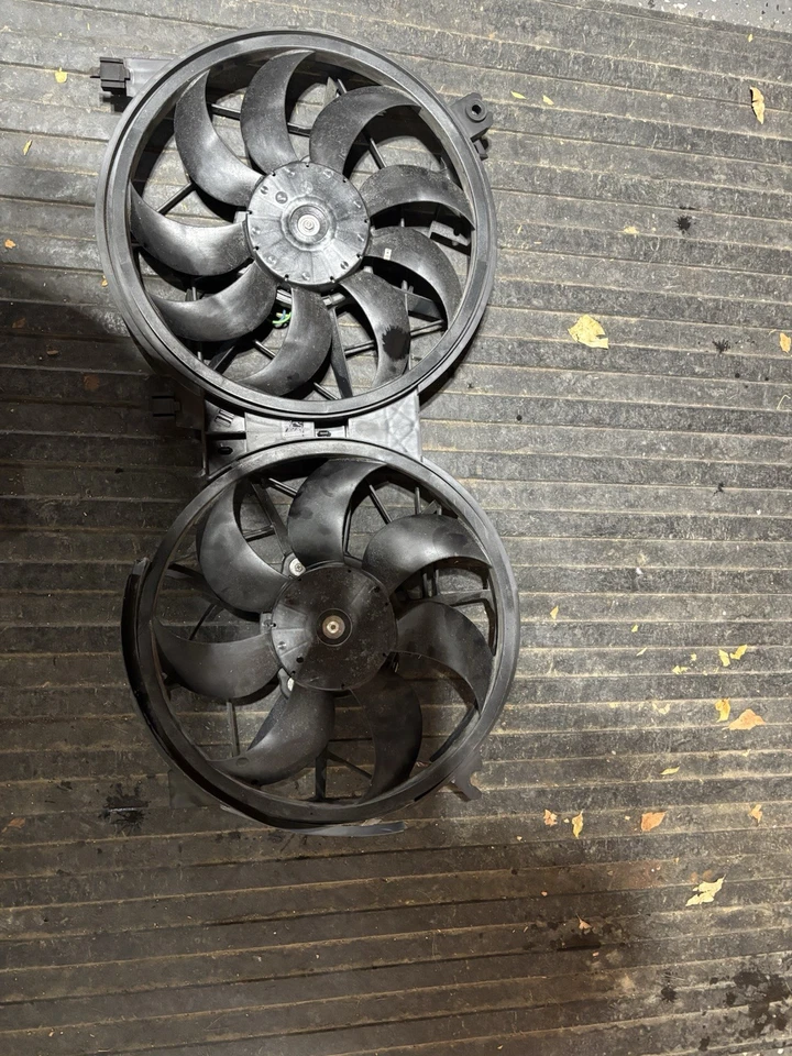 Ventiladores de radiador Nissan Murano originales OEM Foto 2 de 4