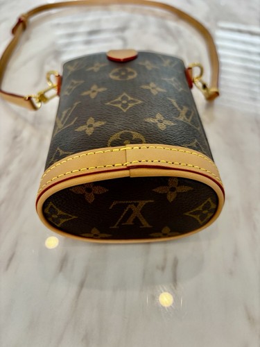 Louis Vuitton Fold Me Pouch, Like New - Picture 9 of 10
