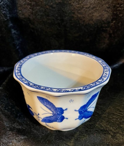 Vintage Porcelain Bowl Blue White With Blue Butterfly EUC Cobalt Handmade - Picture 16 of 19