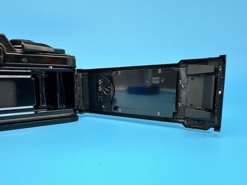Appareil photo reflex argentique 35 mm vintage noir Olympus OM10 avec objectif 50 mm F/1,8 - Testé - Photo 14/14