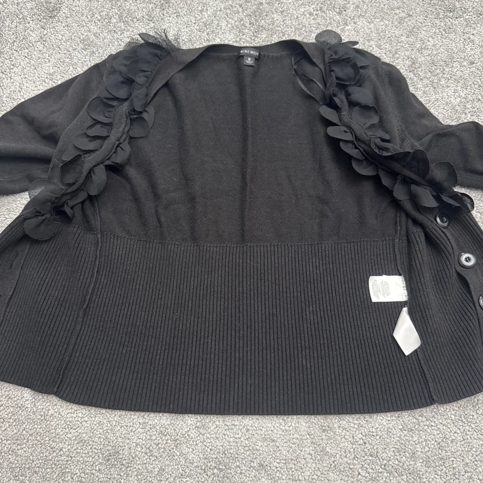 Cardigã feminino Nine West floral babado suéter médio pettie preto malha elástica - Imagem 3 de 4