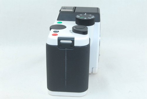 Pentax K-01 Spiegellose Digitalkamera Body Weiß Schwarz 3422 Auslösungen TOP - Bild 2 von 8