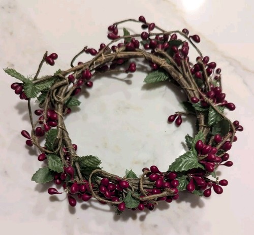 Roter Kunstbeeren Kerzenring / Kranz mit einer 4" Öffnung für Stumpen- oder LED Kerzen - Bild 2 von 6