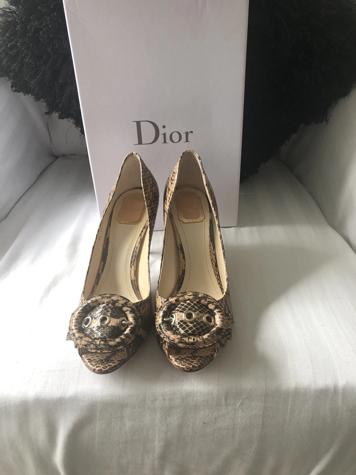 Pompe médaillon peau de serpent Dior