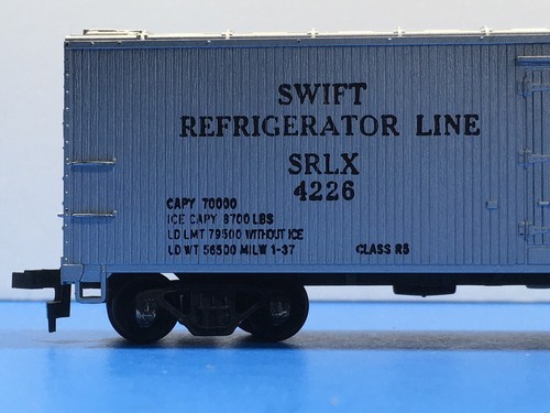 Mantua Brand HO Scale 40' "Swift" Reefer Freight Train Box Car 4226. #12 - Picture 6 of 12