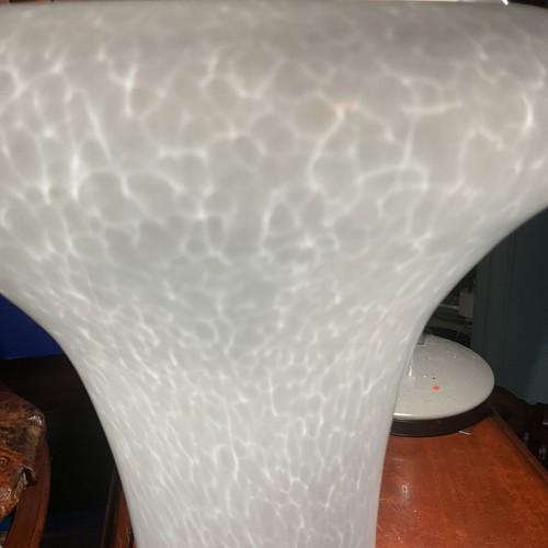 Große, dicke und schwere weiß melierte Vase, 11 cm hoch, Zustand ist einwandfrei - Bild 14 von 24