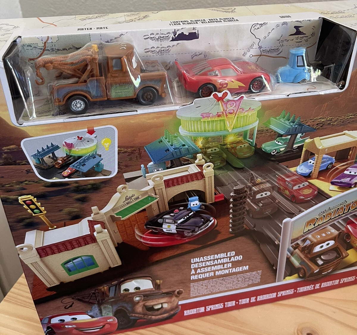 Jouet Disney Pixar Cars On The Road Coffret Visite à Radiator Springs –