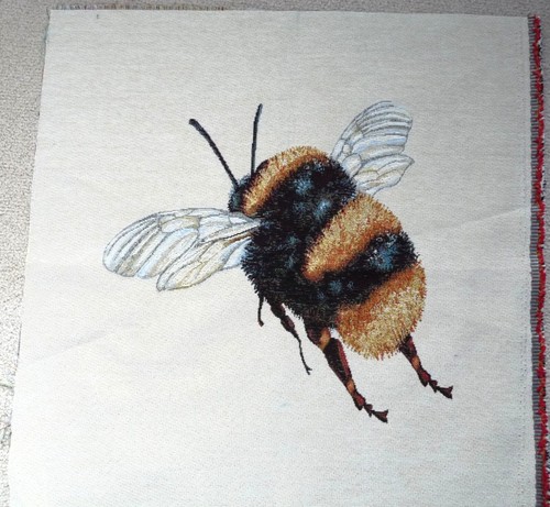 Hummelbienenteppich Webpaneel, Kissen vorne, Taschenherstellung. Maße 18" (47 cm) - Bild 1 von 3