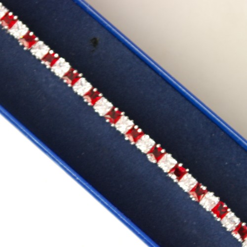 Beautiful Red Ruby Cubic Zirconia Square 18K White Gold Plated Bracelet 15 Gr. - Picture 6 of 10