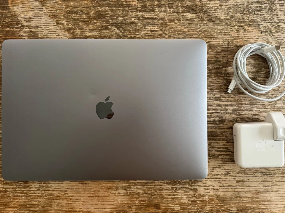 Apple MacBook Pro 15" 2018 · i9 · 32GB · 1TB, photo 1 of 5