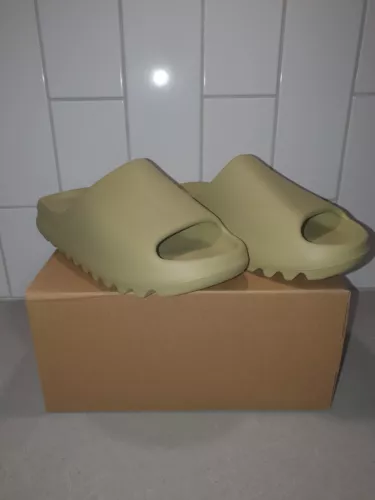 Yeezy Slides Resin