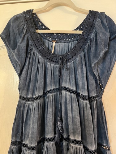 Free People Lace Up Eyelet Tunic Dress shirt Boho flowy Size XS- Fits a medium - Picture 6 of 10