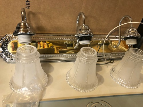 Thomas Bath Lighting Three Light Bath Bracket DY6927-70 Brass/Chrome #2415 - Picture 3 of 6