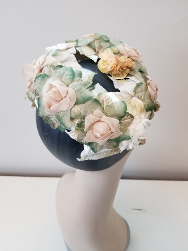 Vintage 1950's Floral Casque Style Hat with Roses, Rosebuds and Silk Leaves - Picture 4 of 10