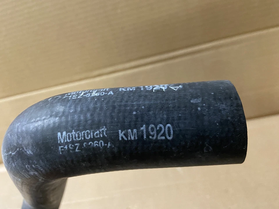 Manguera de radiador superior Ford F1SZ-8260-A KM1920 1991-1993 Cougar & Thunderbird 5,0 L Foto 2 de 3