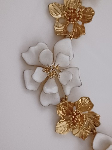 Oscar de la Renta - Halskette goldene Blumen weiß emailliert - Bild 4 von 10