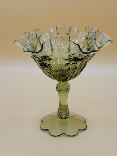 Vintage MCM Fenton Colonial Green Glass Rose Pattern #9223 Double Crimp Compote - Imagen 2 de 15
