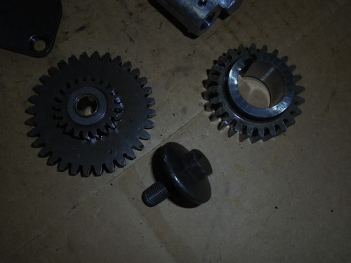 1977 Yamaha XS400 #2 OEM Oil Pump/Gears - Picture 4 of 4