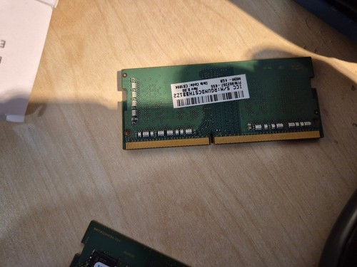 Samsung  M471A5244CB0-CTDE  1x 4GB DDR4-2666 SODIMM PC4-2666v Memory Module - Picture 3 of 3