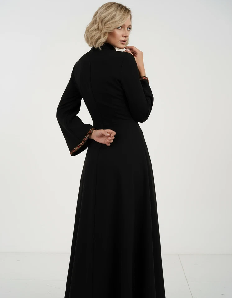 Vestido negro tradicional georgiano con puños y pecho bordados - Hecho a mano folclórico Foto 3 de 4