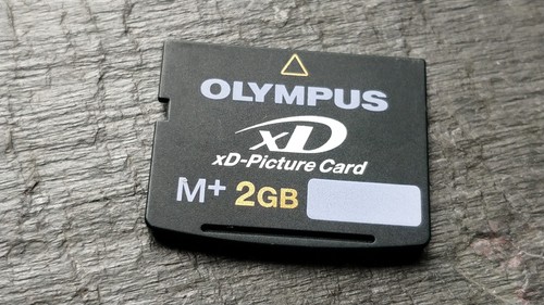 2GB OLYMPUS XD MEMORY CARD TYPE M+ FOR FUJI FINEPIX/OLYMPUS CAMERAS 2GB JAPAN - Picture 3 of 4