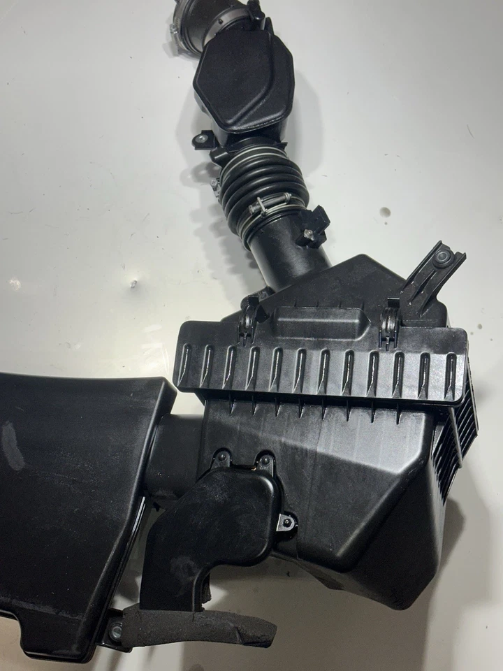 Infiniti M35 2006-2007 OEM sistema de admisión de aire VQ35DE caja de aire + snorkel + tubo Foto 2 de 4