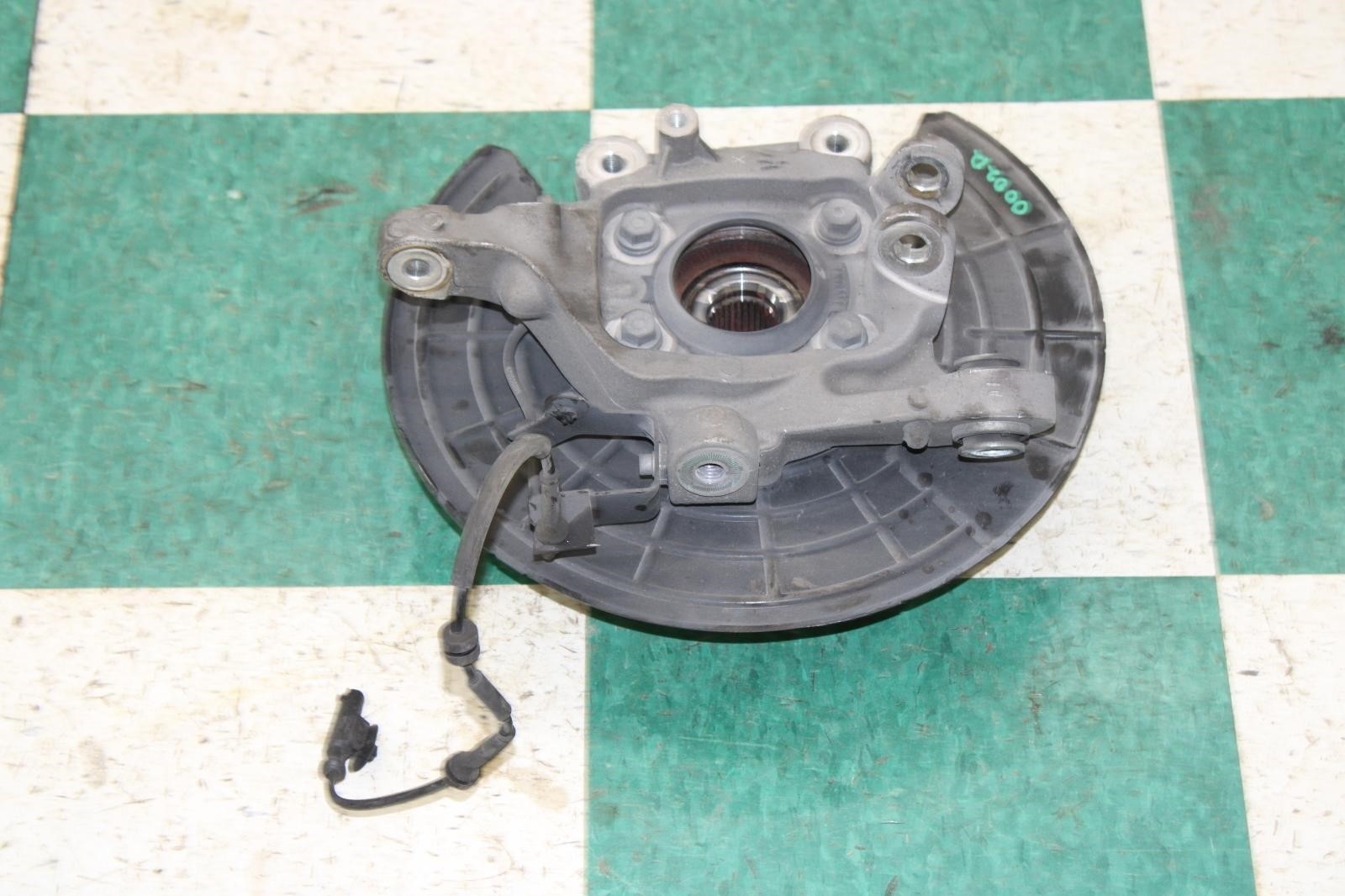Maserati Ghibli 2014-2017 Rear Right Steering wheel hub