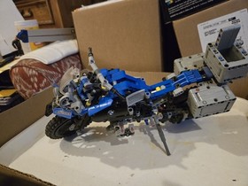 LEGO TECHNIC: BMW R 1200 GS Adventure (42063) BMW Boxer Engine with Bags Touring