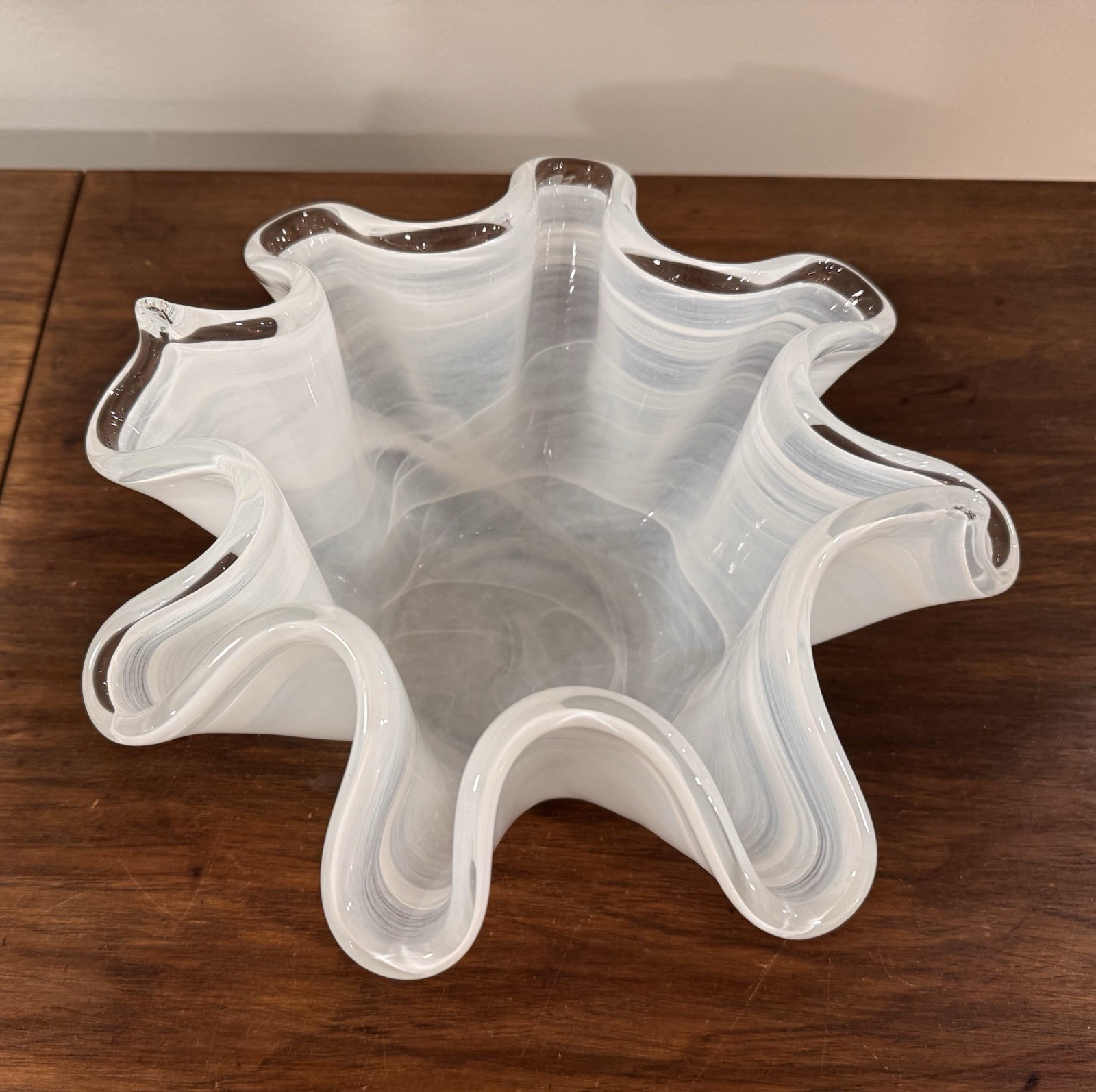 Murano Glass Italy James Wavy Winter White Decorative Bowl EUC NO TAGS