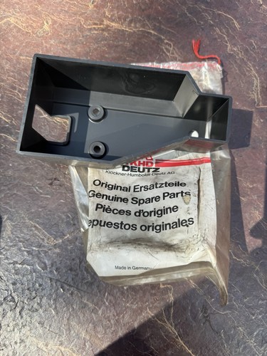 Revestimiento puerta/cerradura 04339839 Deutz???? - Imagen 2 de 4