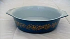 Vintage 1960's PYREX 1 1/2 QT blue w/ gold flowers Golden Bouquet casserole dish